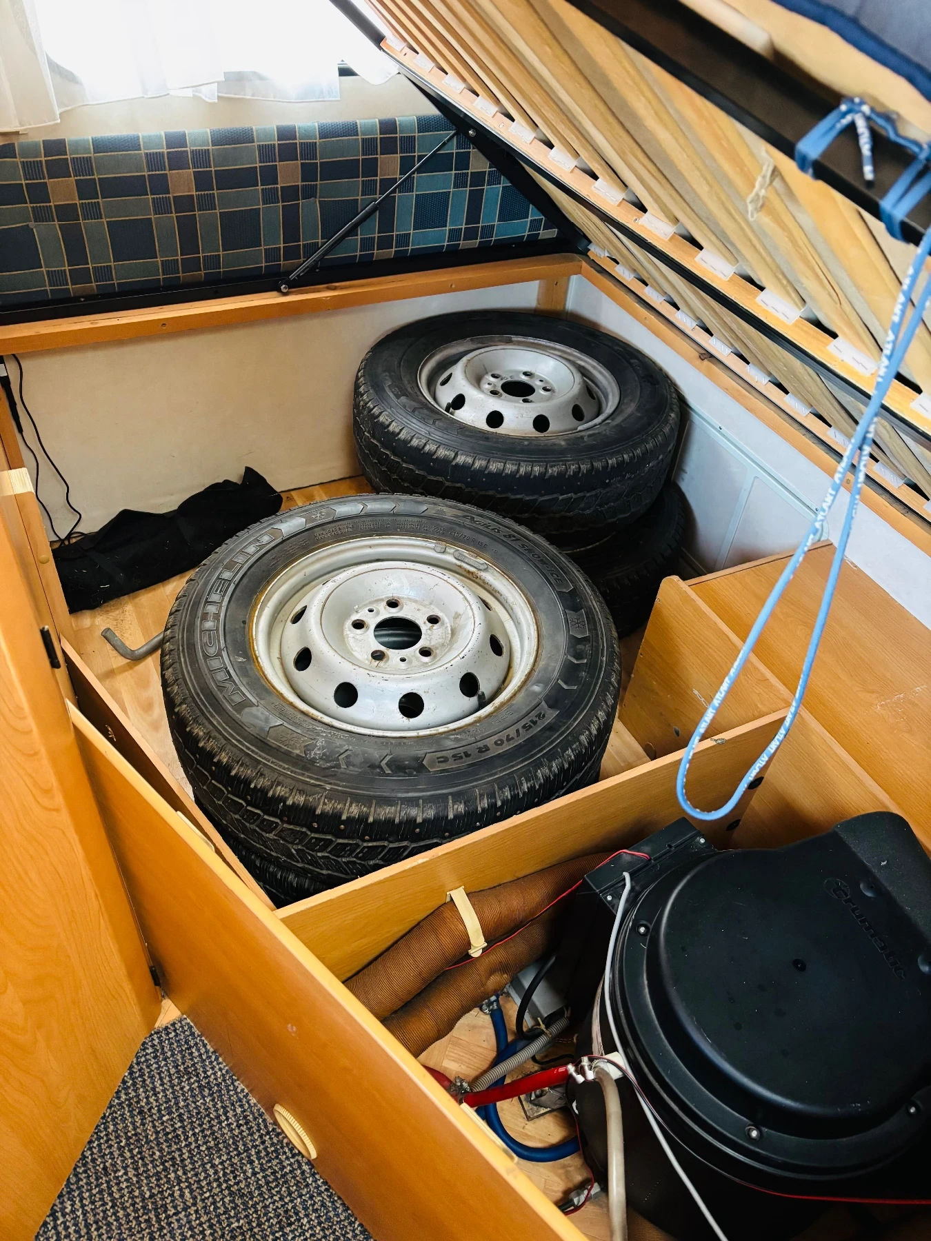 ������ Adria | Mobile.bg � ����������� 17