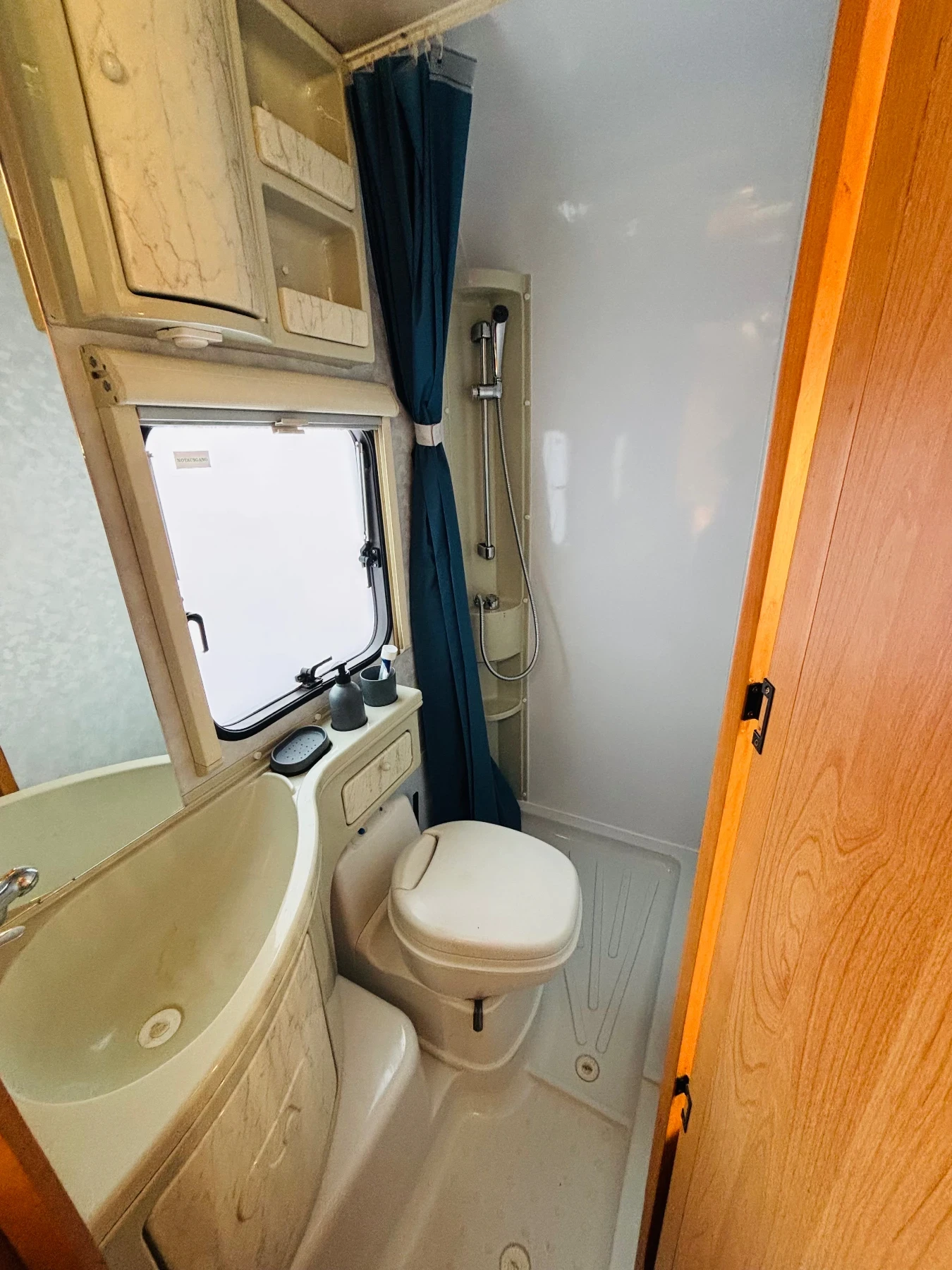 ������ Adria | Mobile.bg � ����������� 14