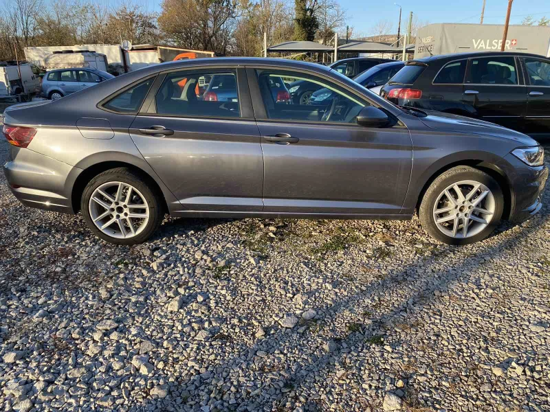 VW Jetta, снимка 4 - Автомобили и джипове - 48016656