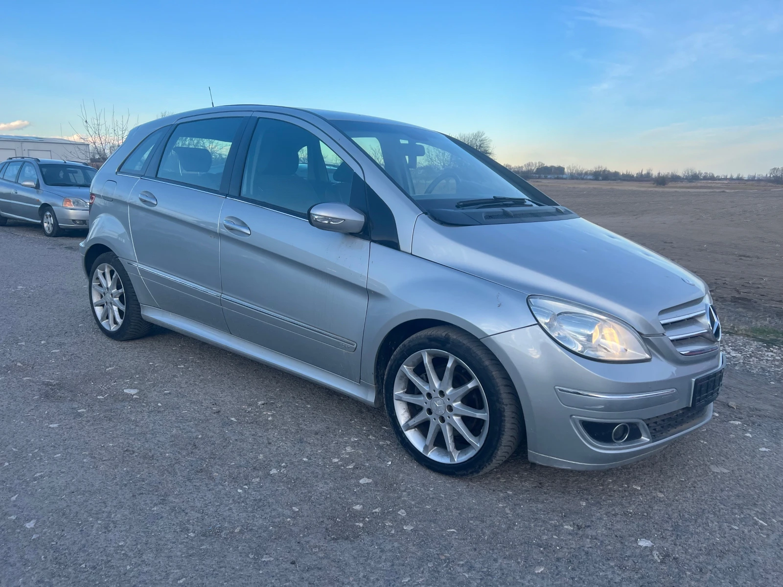 Mercedes-Benz B 180 НА ЧАСТИ - изображение 2