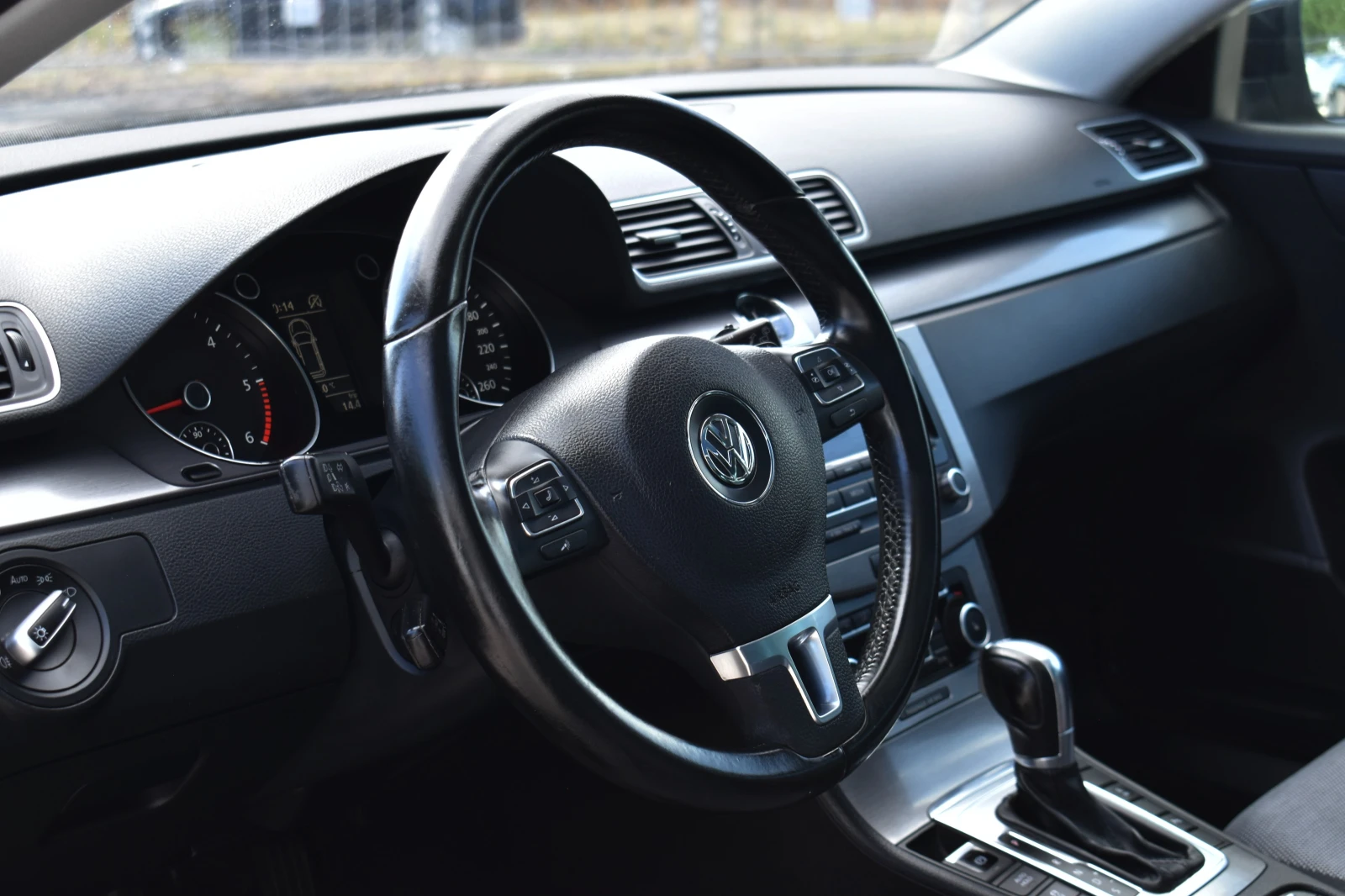 VW Passat 2.0ТDI* PANORAMA* ПОДГРЕВИ - изображение 10