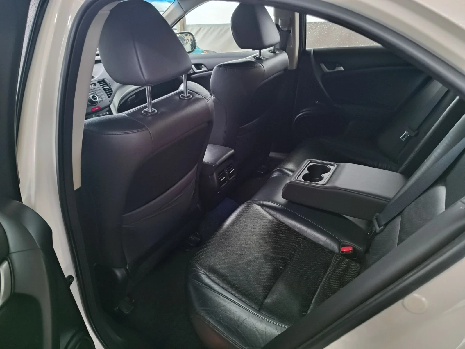 Honda Accord 2.4i-201кс-ШВЕЙЦАРИЯ-АВТОМАТ-ДИСТРОНИК-FULL екстри, снимка 9 - Автомобили и джипове - 54016106