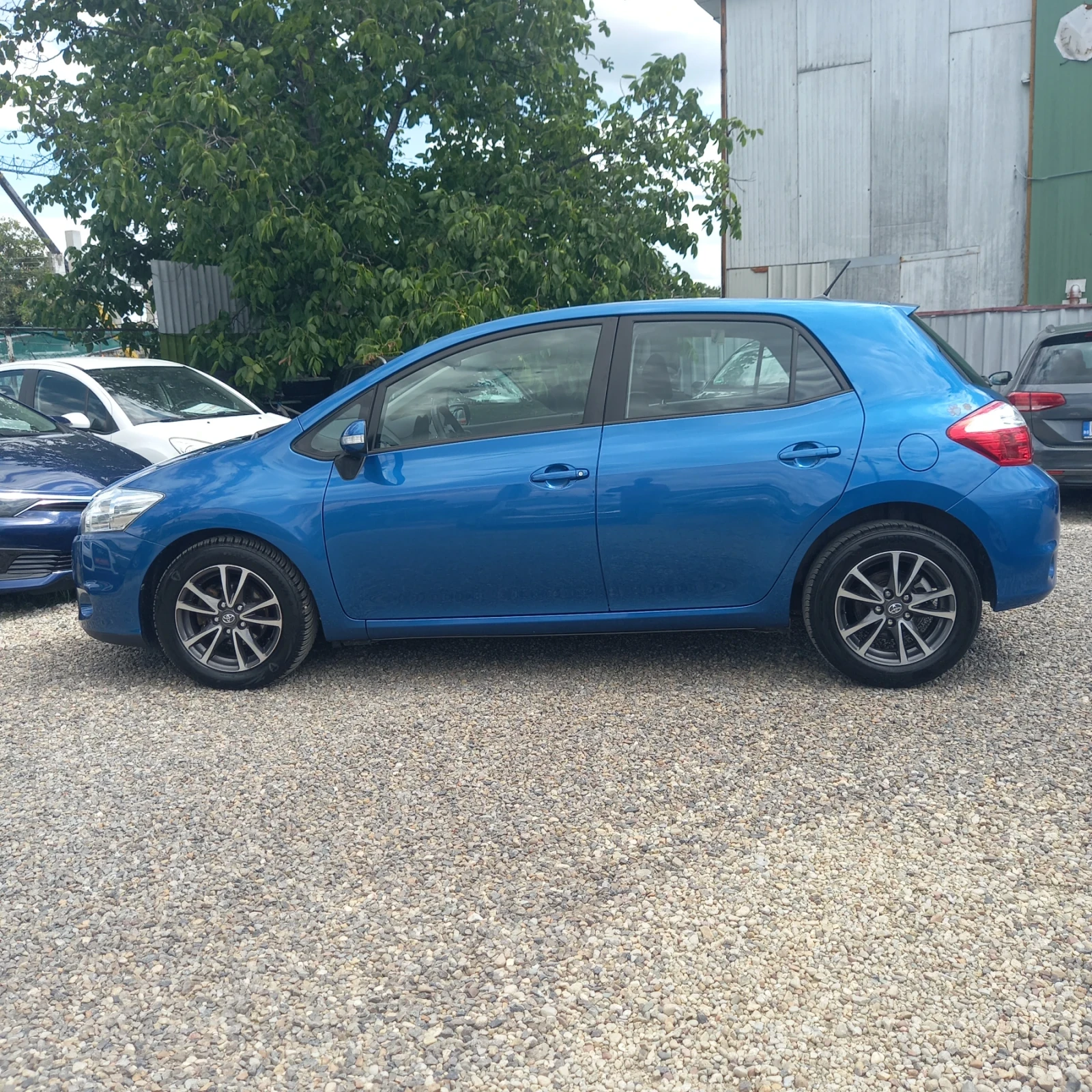 Toyota Auris 1.6iExecutive, снимка 11 - Автомобили и джипове - 55393115