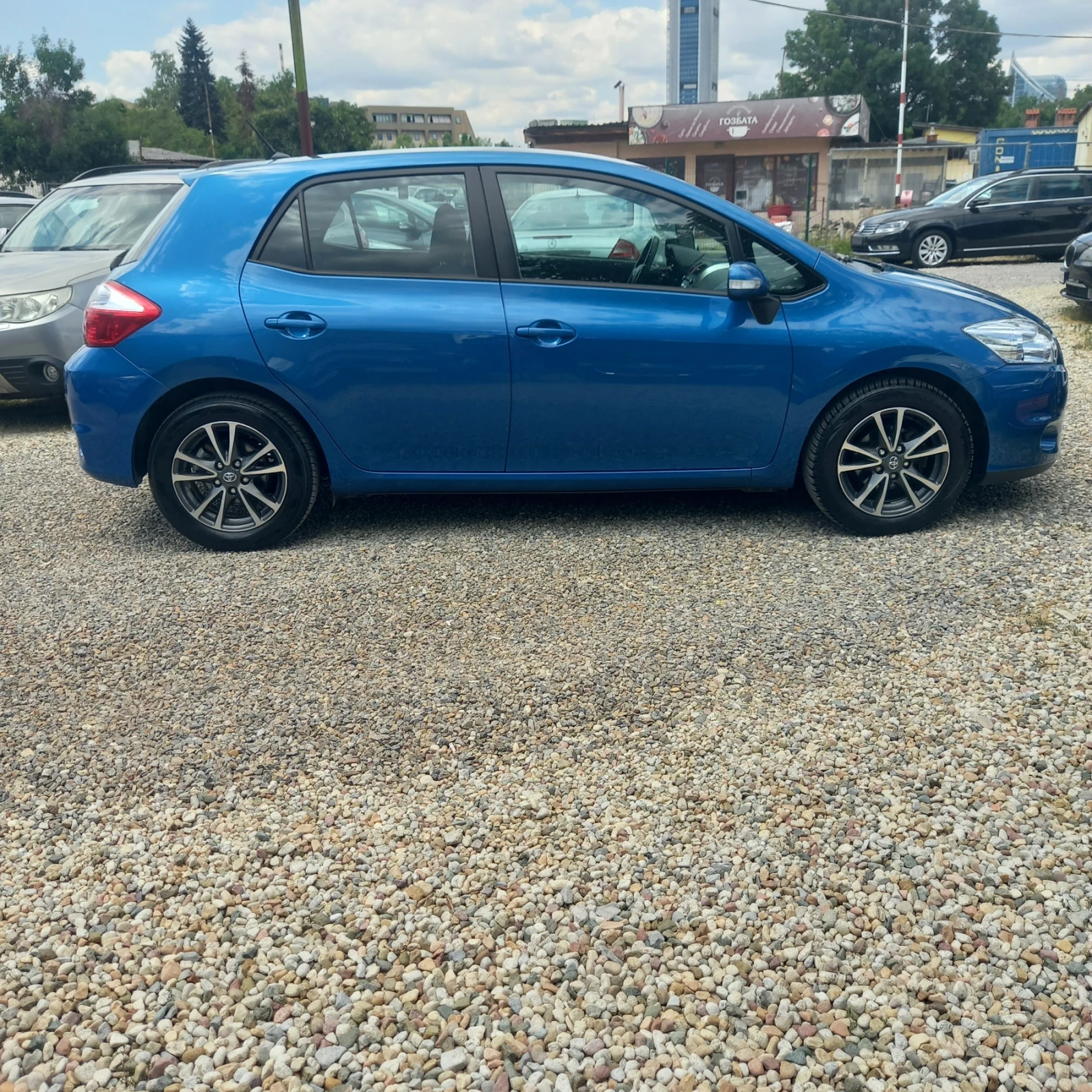Toyota Auris 1.6iExecutive, снимка 9 - Автомобили и джипове - 55393115