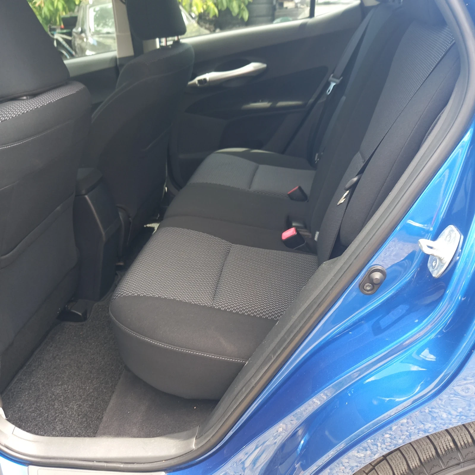 Toyota Auris 1.6iExecutive, снимка 15 - Автомобили и джипове - 55393115