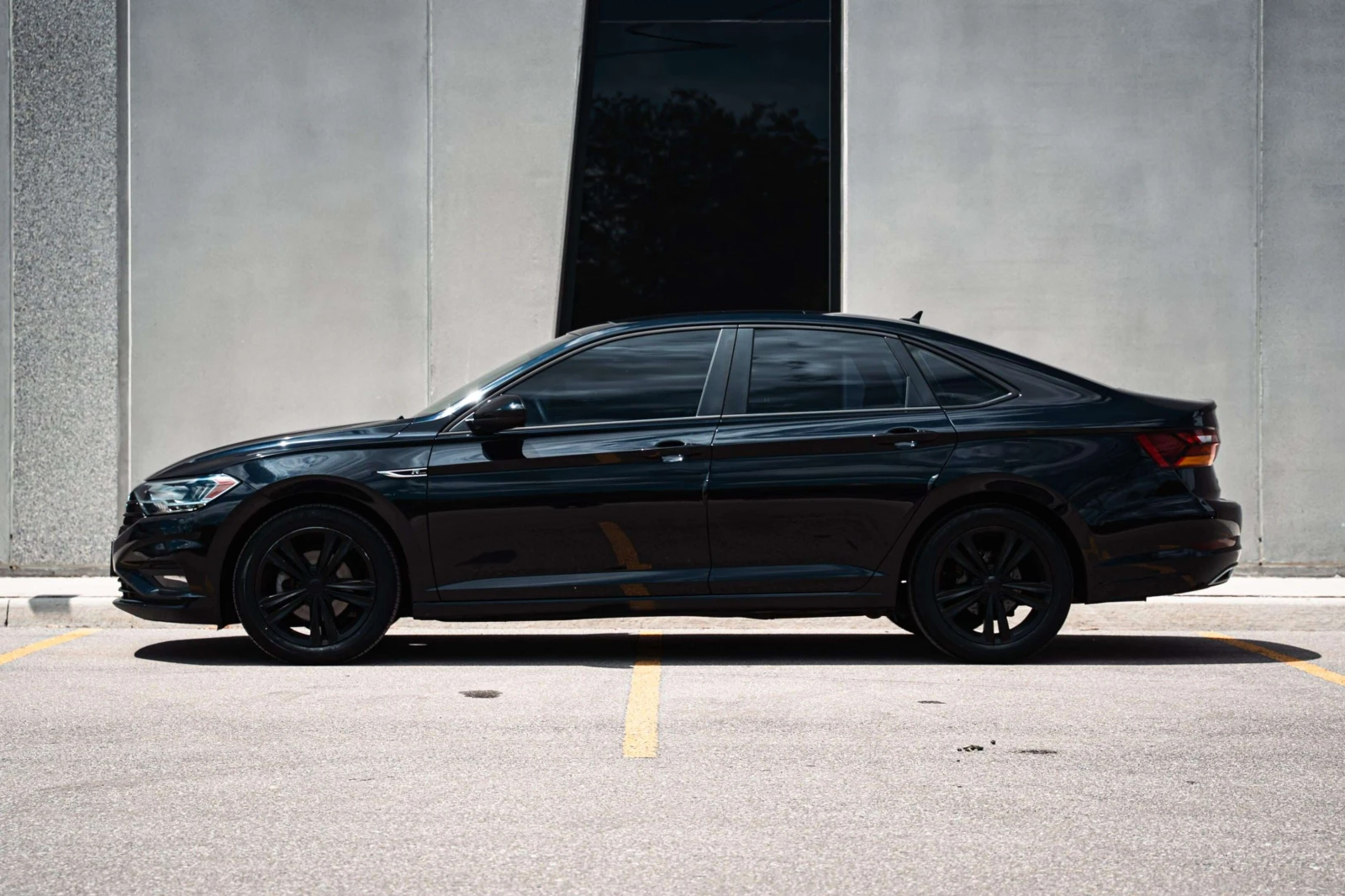 VW Jetta Highline R-LINE / ЛИЗИНГ / ЦЕНА до БГ, снимка 3 - Автомобили и джипове - 55476312