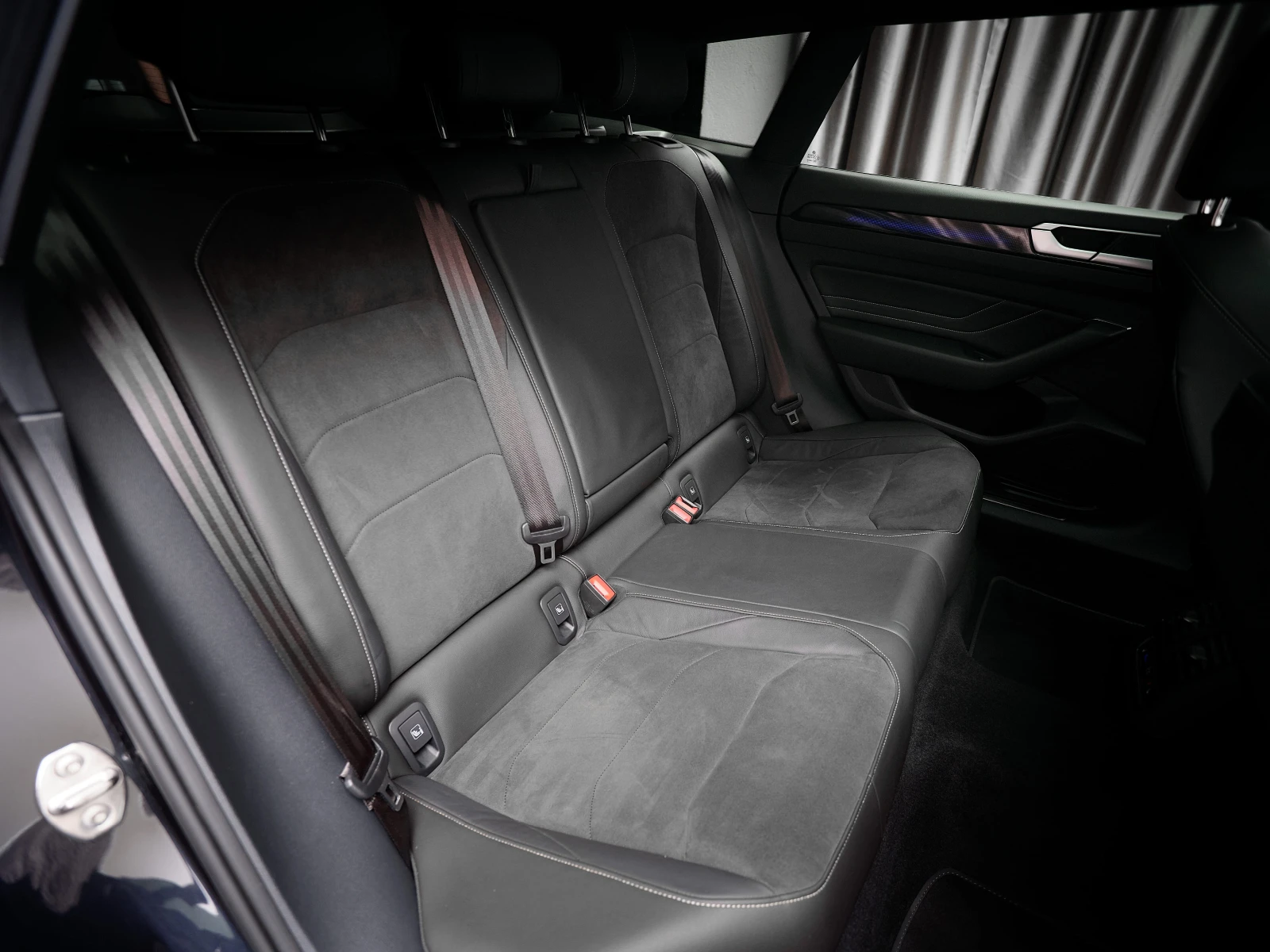 VW Arteon R LINE 1.4 EHYBRID DSG 5700km, снимка 12 - Автомобили и джипове - 55544828