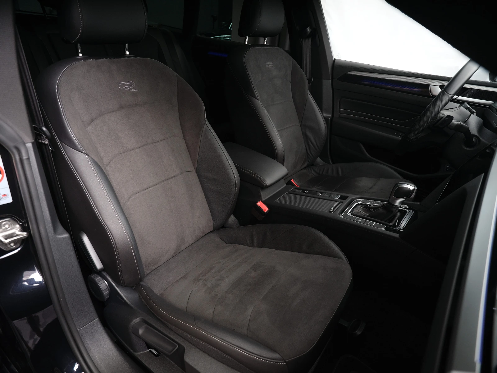 VW Arteon R LINE 1.4 EHYBRID DSG 5700km, снимка 10 - Автомобили и джипове - 55544828