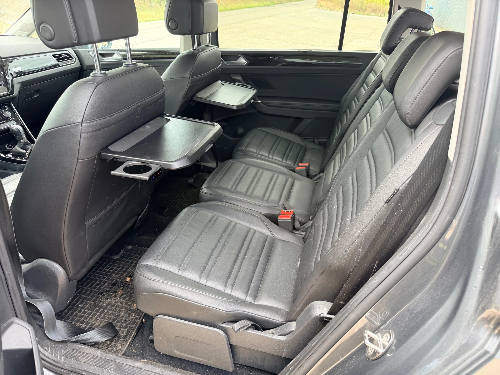 VW Touran 2.0 TDI, снимка 11 - Автомобили и джипове - 55669339