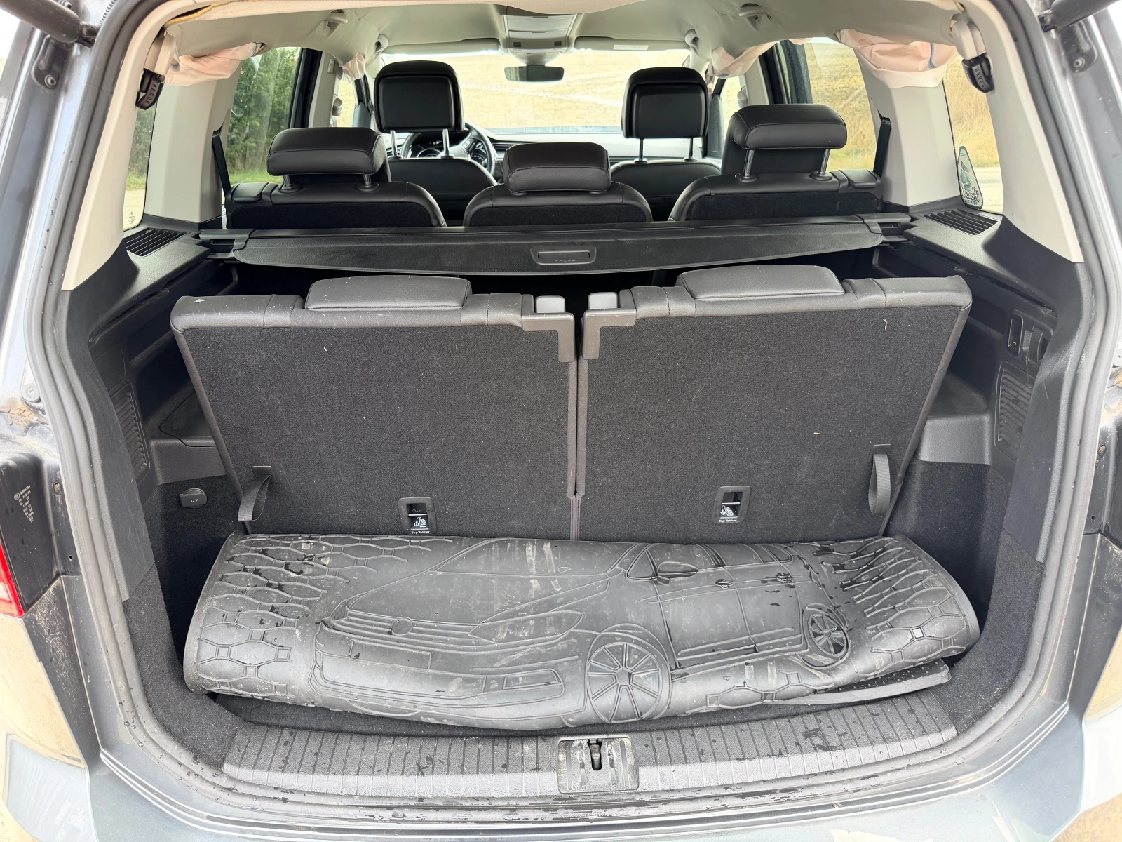 VW Touran 2.0 TDI, снимка 10 - Автомобили и джипове - 55669339