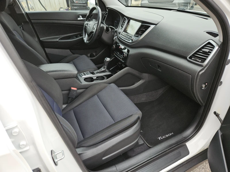 Hyundai Tucson 2.0CRDI/4X4/КАМЕРА/ПОДГРЕВ/LED/NAVI/БЛУТУТ/EURO6B, снимка 15 - Автомобили и джипове - 53491981