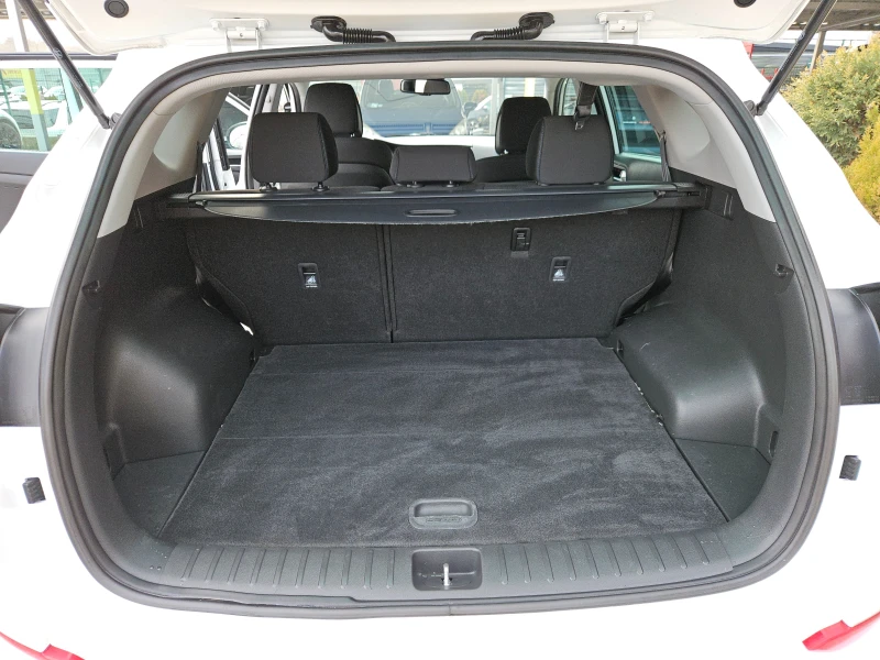 Hyundai Tucson 2.0CRDI/4X4/КАМЕРА/ПОДГРЕВ/LED/NAVI/БЛУТУТ/EURO6B, снимка 4 - Автомобили и джипове - 53491981