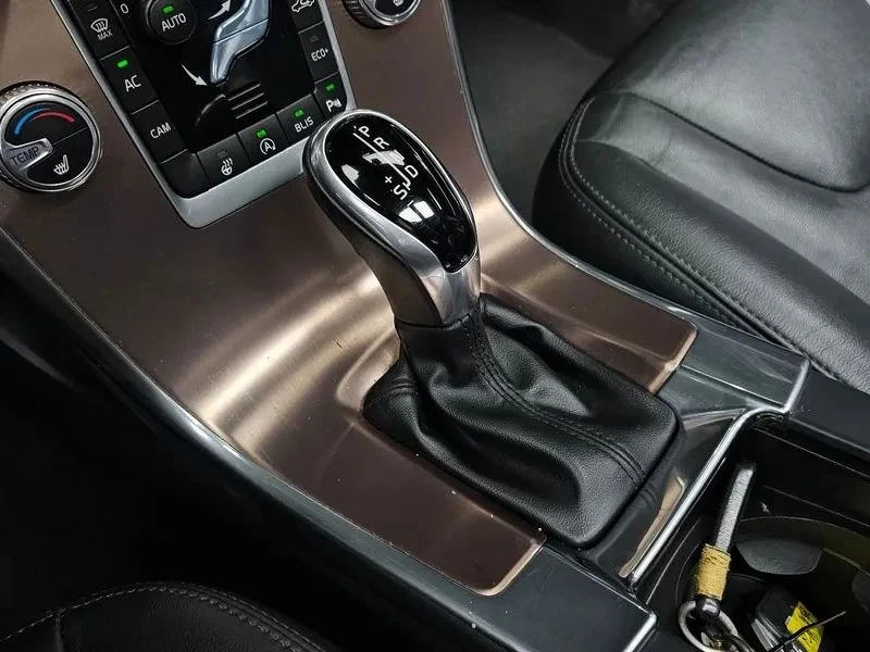Volvo XC60, снимка 9 - Автомобили и джипове - 56719997
