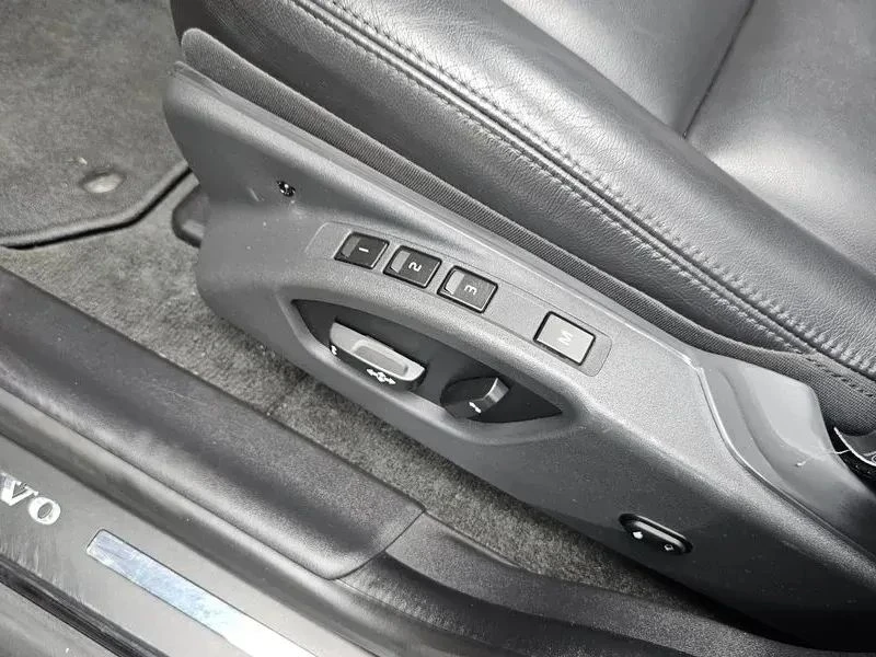 Volvo XC60, снимка 15 - Автомобили и джипове - 56719997