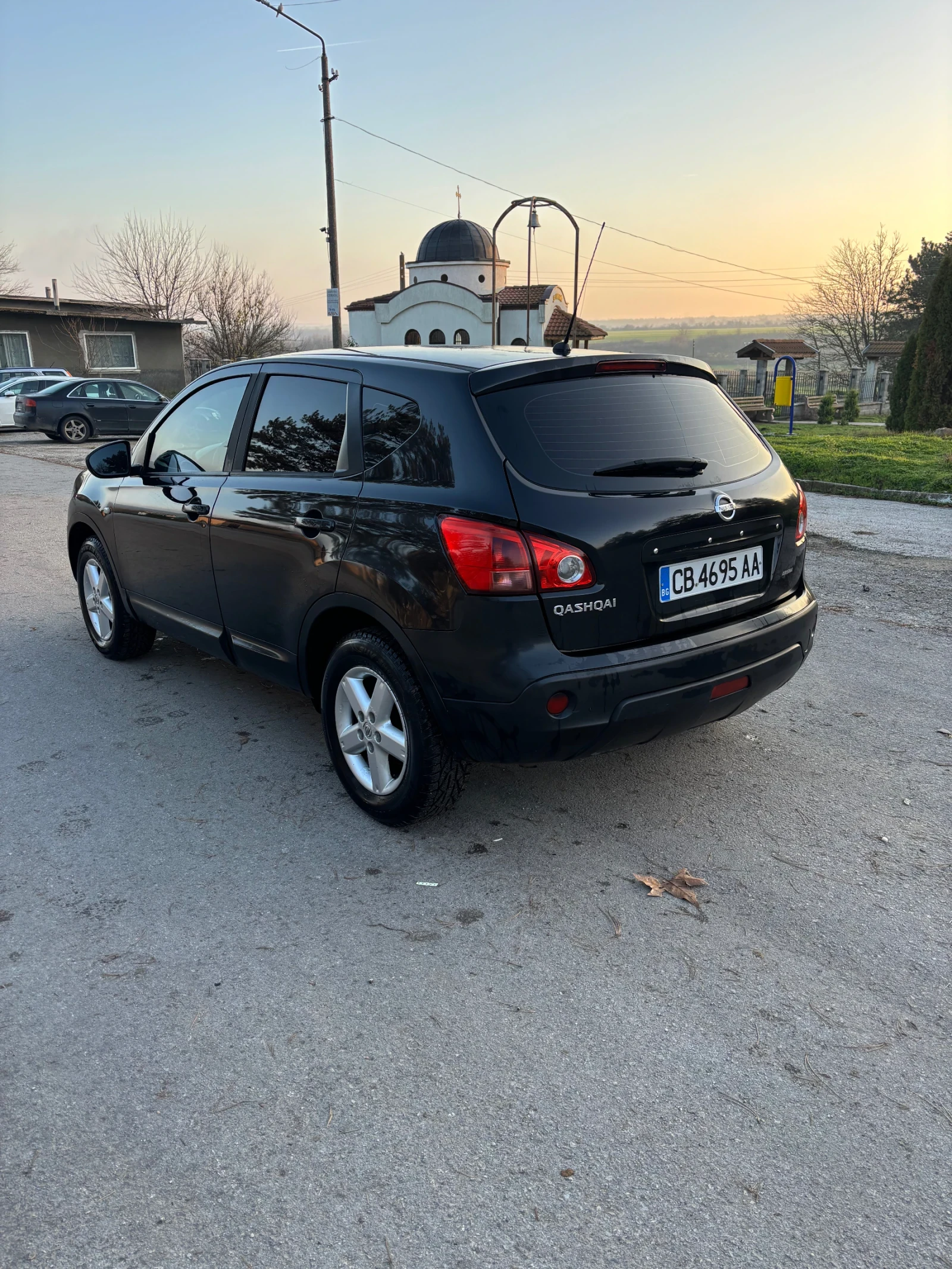 Nissan Qashqai 1.6i, снимка 5 - Автомобили и джипове - 54083350
