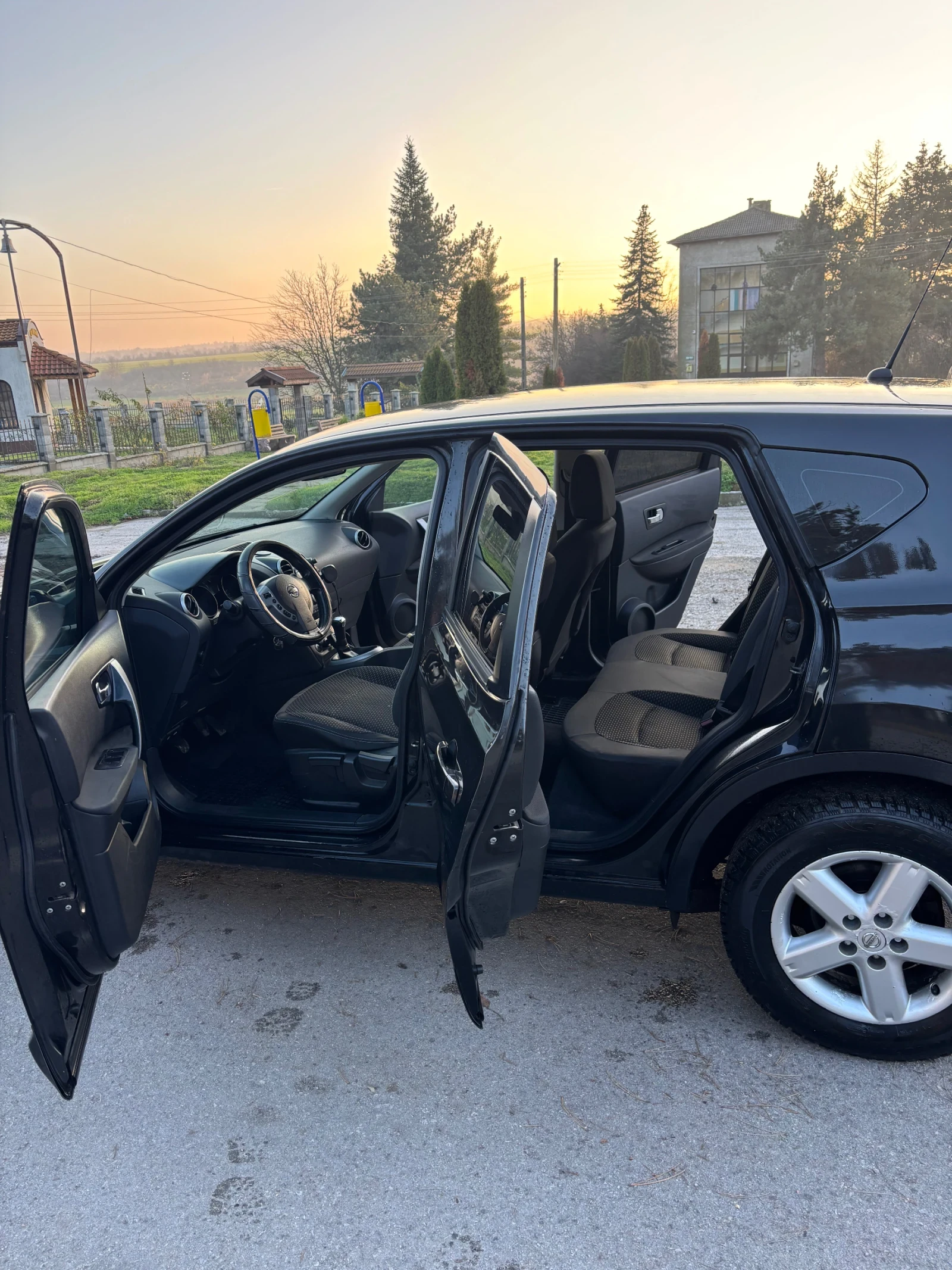 Nissan Qashqai 1.6i, снимка 7 - Автомобили и джипове - 54083350