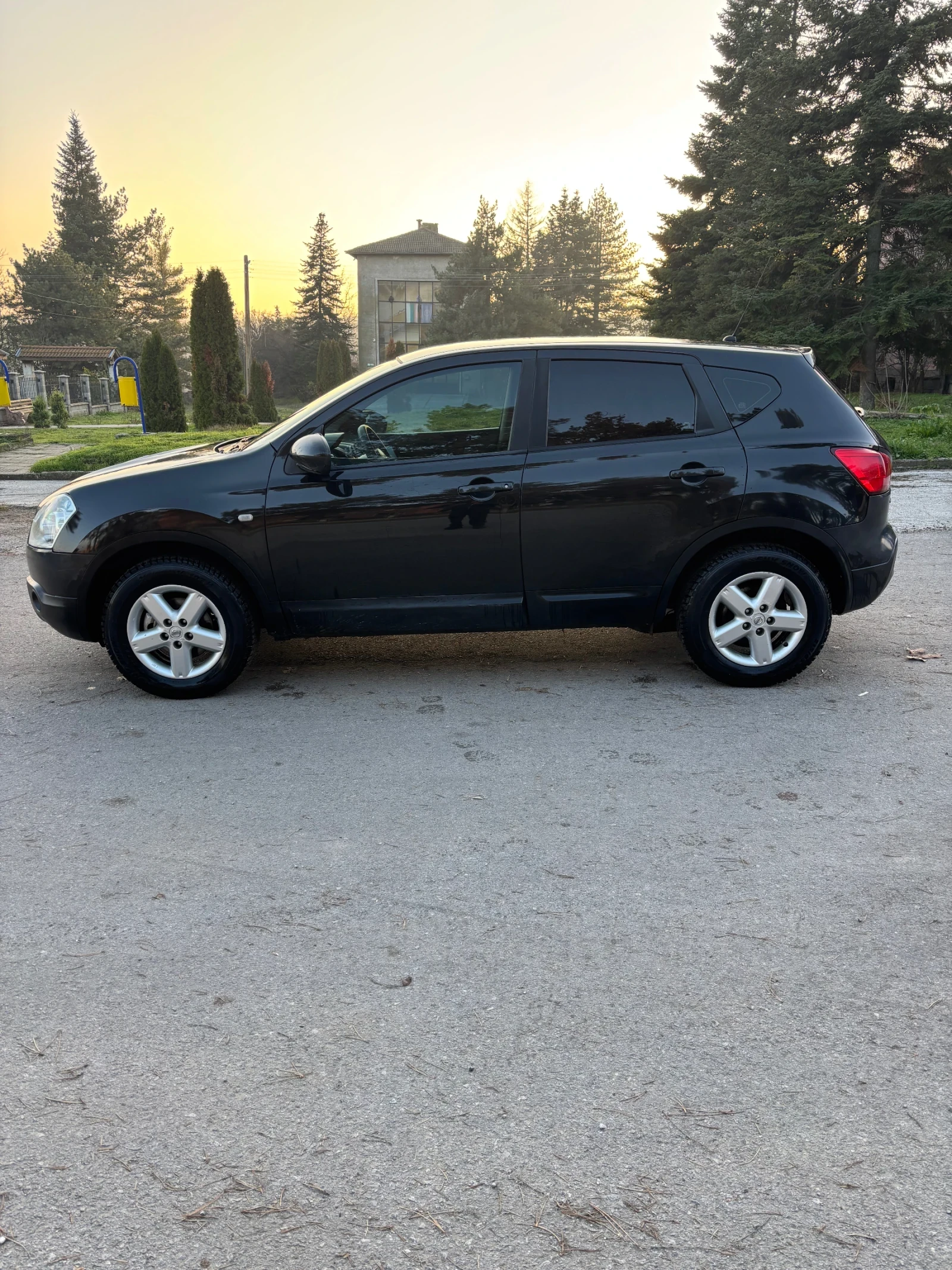 Nissan Qashqai 1.6i, снимка 4 - Автомобили и джипове - 54083350