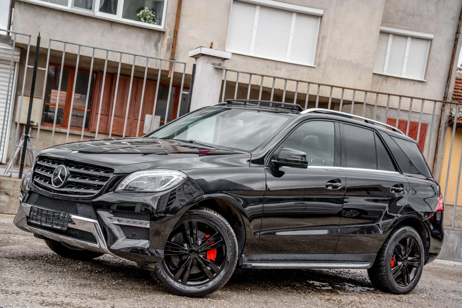 Mercedes-Benz ML 350 CDI-BlueTEC-AMG-PANORAMA-КАМЕРА-LINE ASIST-FUL-TOP, снимка 3 - Автомобили и джипове - 54415047