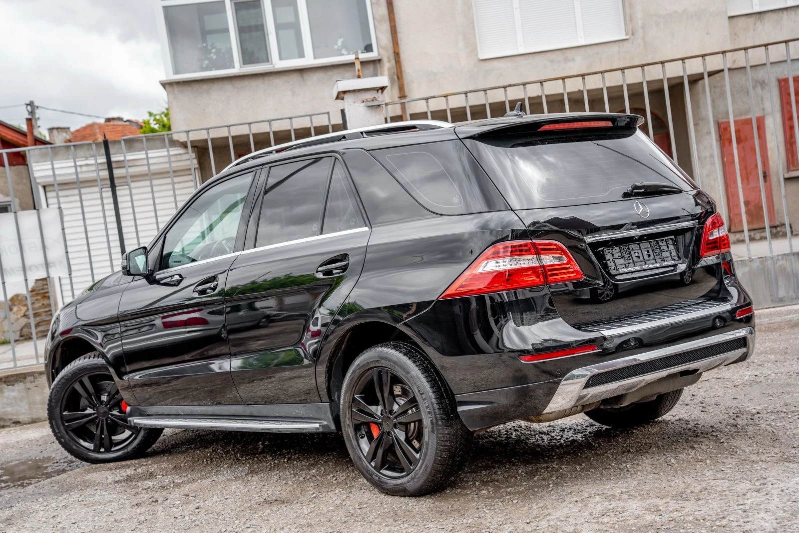 Mercedes-Benz ML 350 CDI-BlueTEC-AMG-PANORAMA-КАМЕРА-LINE ASIST-FUL-TOP, снимка 5 - Автомобили и джипове - 54415047