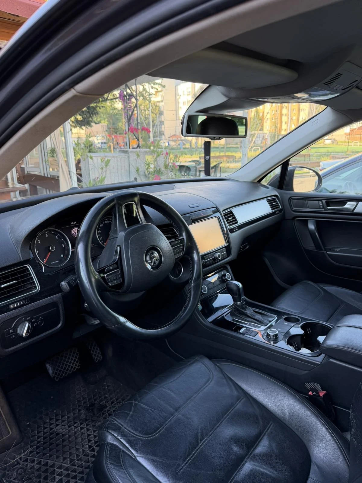 VW Touareg 3.0 tdi, снимка 4 - Автомобили и джипове - 54930148