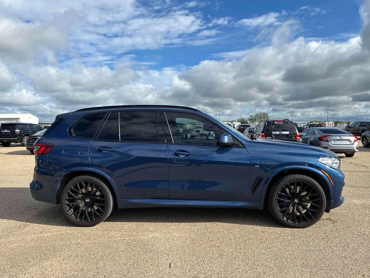 BMW X5 * M50i * CARFAX * ОПЦИЯ ЗА ФИНАНСИРАНЕ, снимка 3 - Автомобили и джипове - 55584696