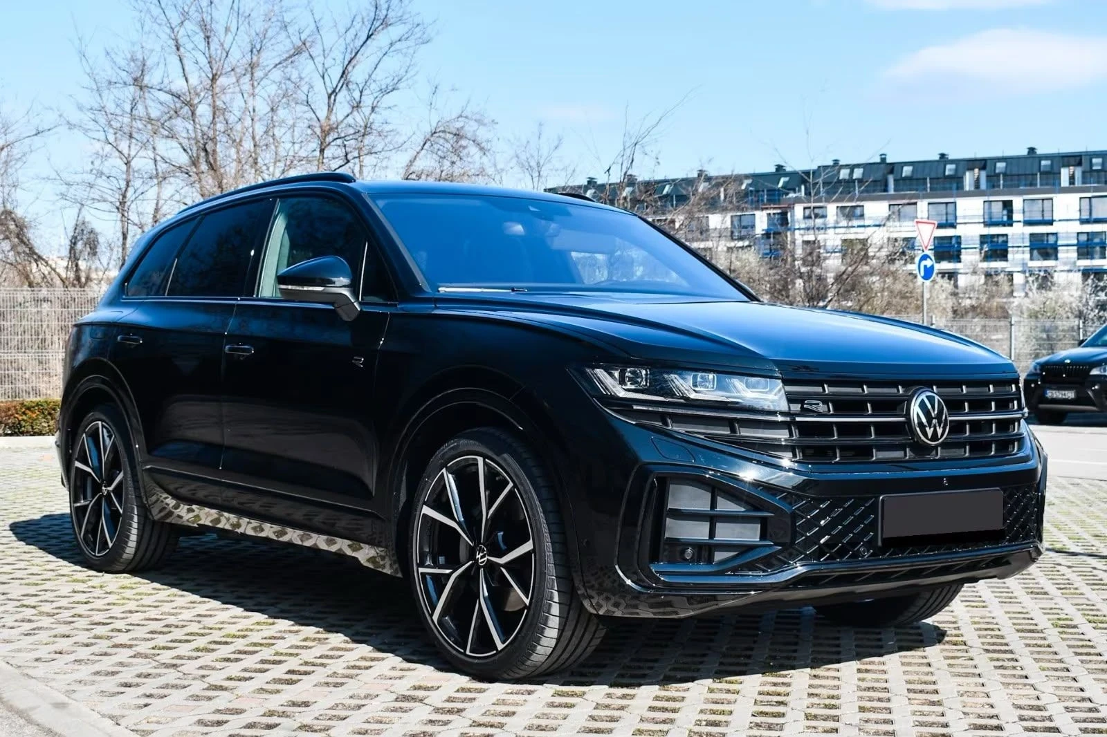 VW Touareg R Line+ Final Edition+ чисто нов, снимка 2 - Автомобили и джипове - 55622530