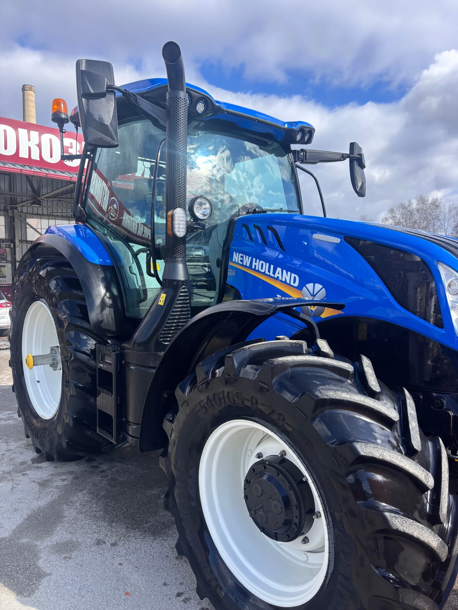 Трактор New Holland Т6 180