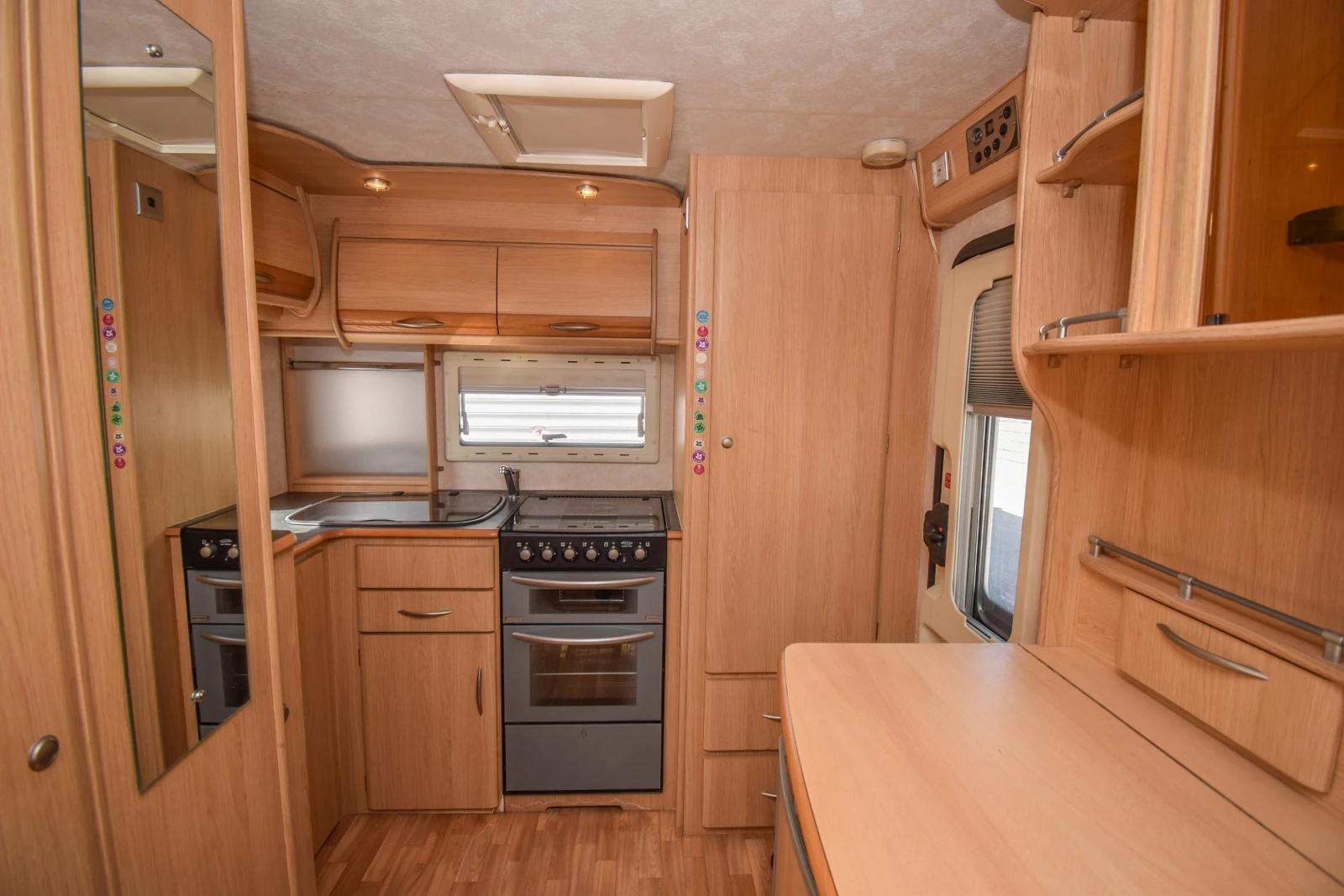 Каравана Coachmen Pastiche 420/2, снимка 8 - Каравани и кемпери - 55509968
