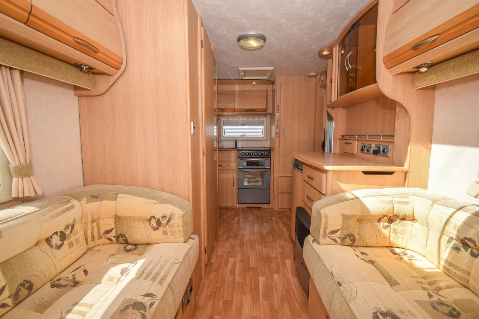 Каравана Coachmen Pastiche 420/2, снимка 14 - Каравани и кемпери - 55509968
