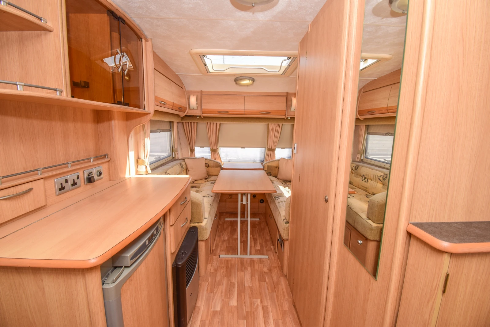 Каравана Coachmen Pastiche 420/2, снимка 11 - Каравани и кемпери - 55509968