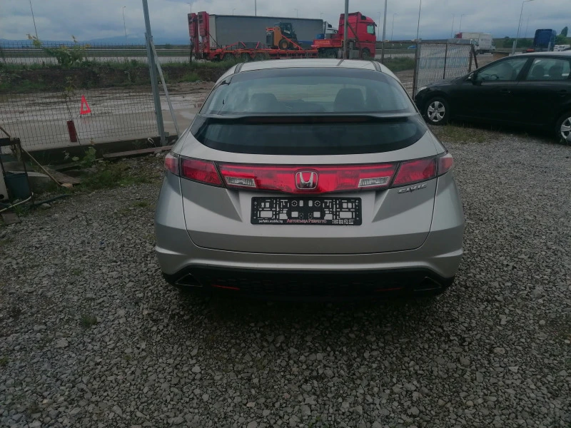 Honda Civic 1.8i 6skorosti, снимка 4 - Автомобили и джипове - 45822700