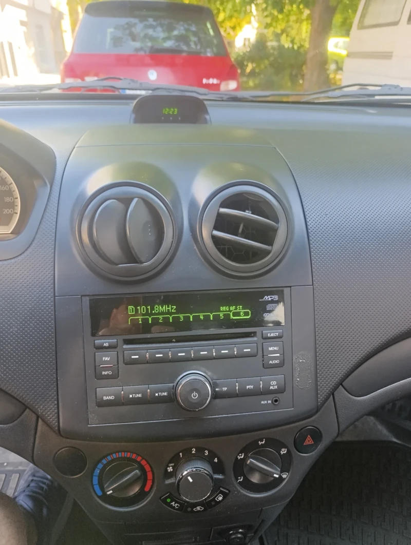 Chevrolet Aveo, снимка 11 - Автомобили и джипове - 51806665