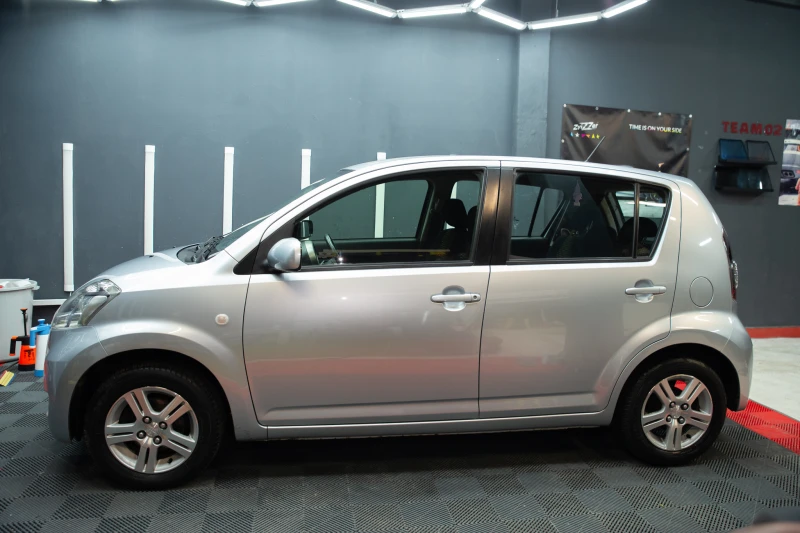 Daihatsu Sirion 1.4 98кс АВТОМАТИК* , снимка 5 - Автомобили и джипове - 53260200