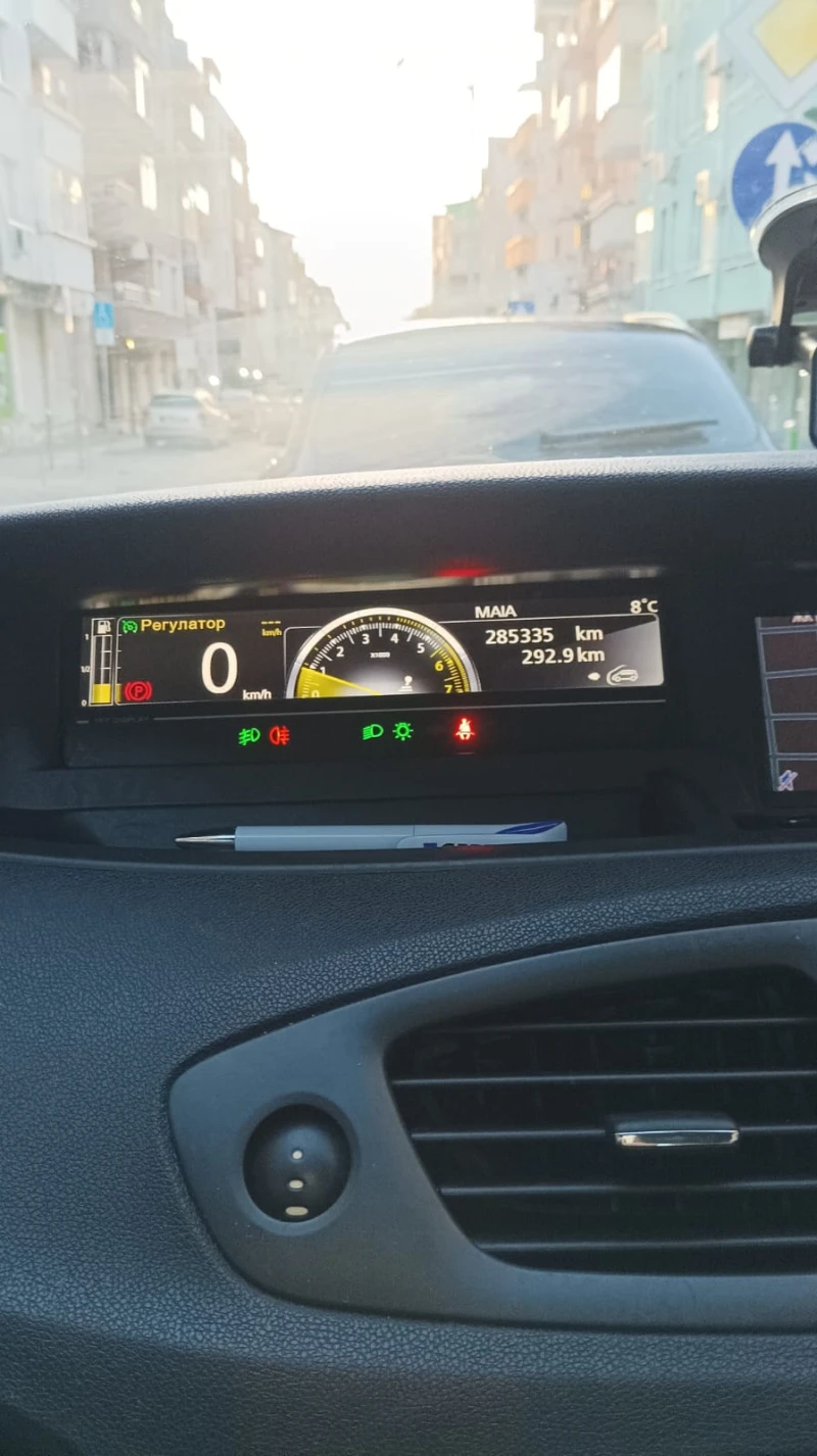 Renault Scenic, снимка 8 - Автомобили и джипове - 53311098