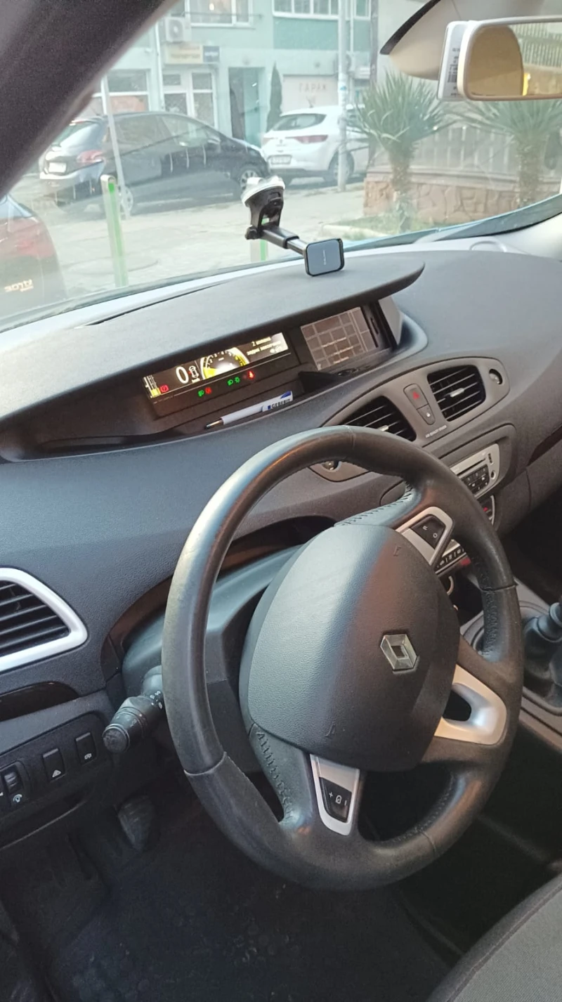 Renault Scenic, снимка 6 - Автомобили и джипове - 53311098
