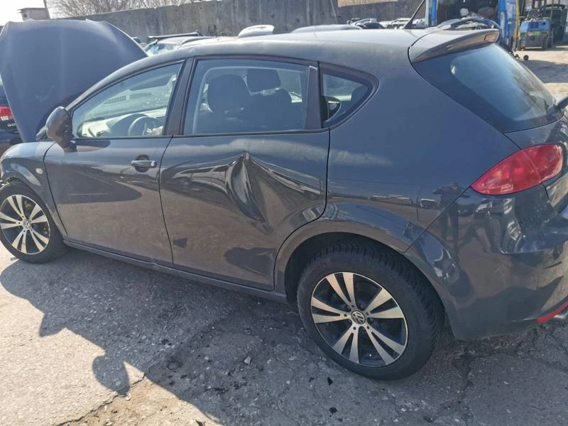 Seat Leon 1.6 tdi, снимка 3 - Автомобили и джипове - 34418472