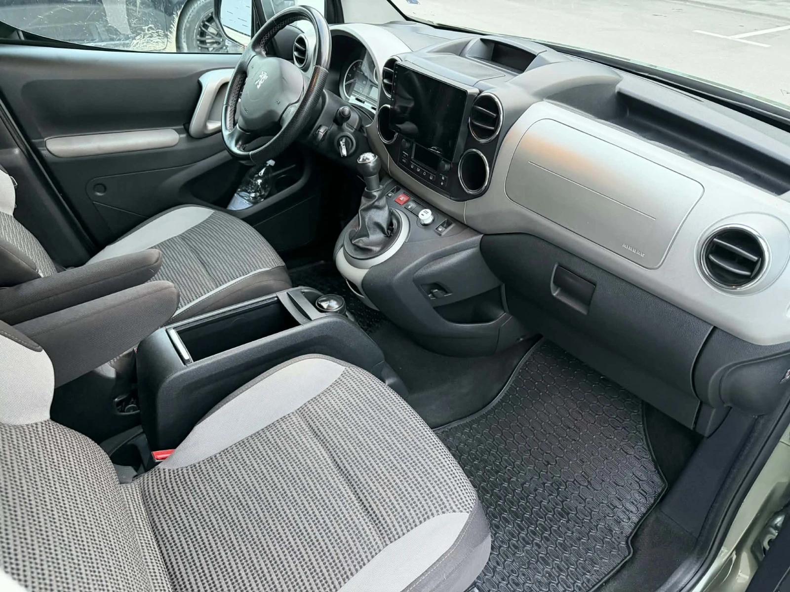 Peugeot Partner 1.6HDI-90кс. 5 врати . Климатроник , снимка 7 - Автомобили и джипове - 54138917