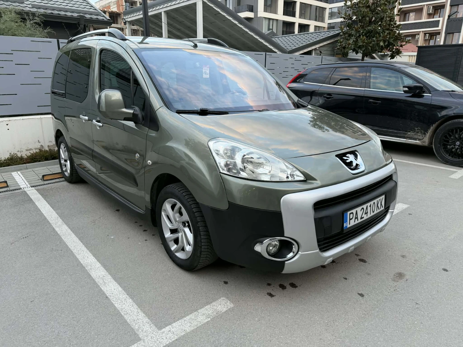 Peugeot Partner 1.6HDI-90кс. 5 врати . Климатроник , снимка 2 - Автомобили и джипове - 54138917