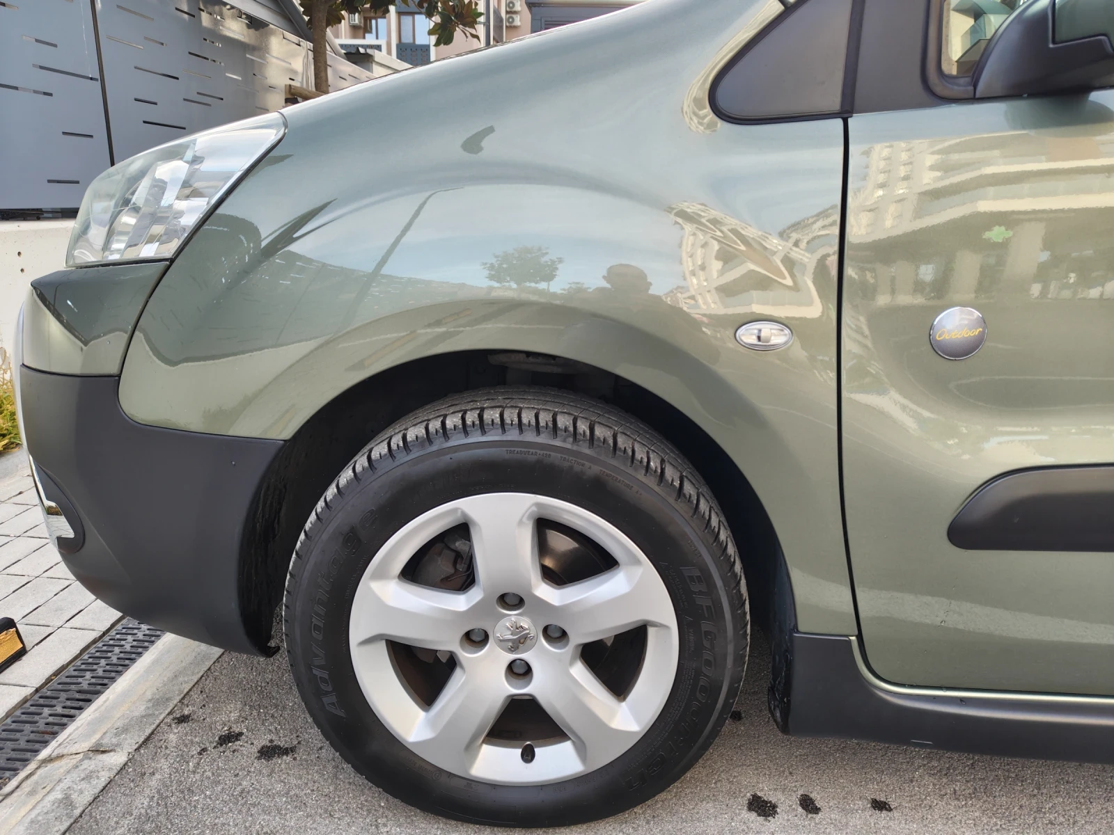 Peugeot Partner 1.6HDI-90кс. 5 врати . Климатроник , снимка 5 - Автомобили и джипове - 54138917