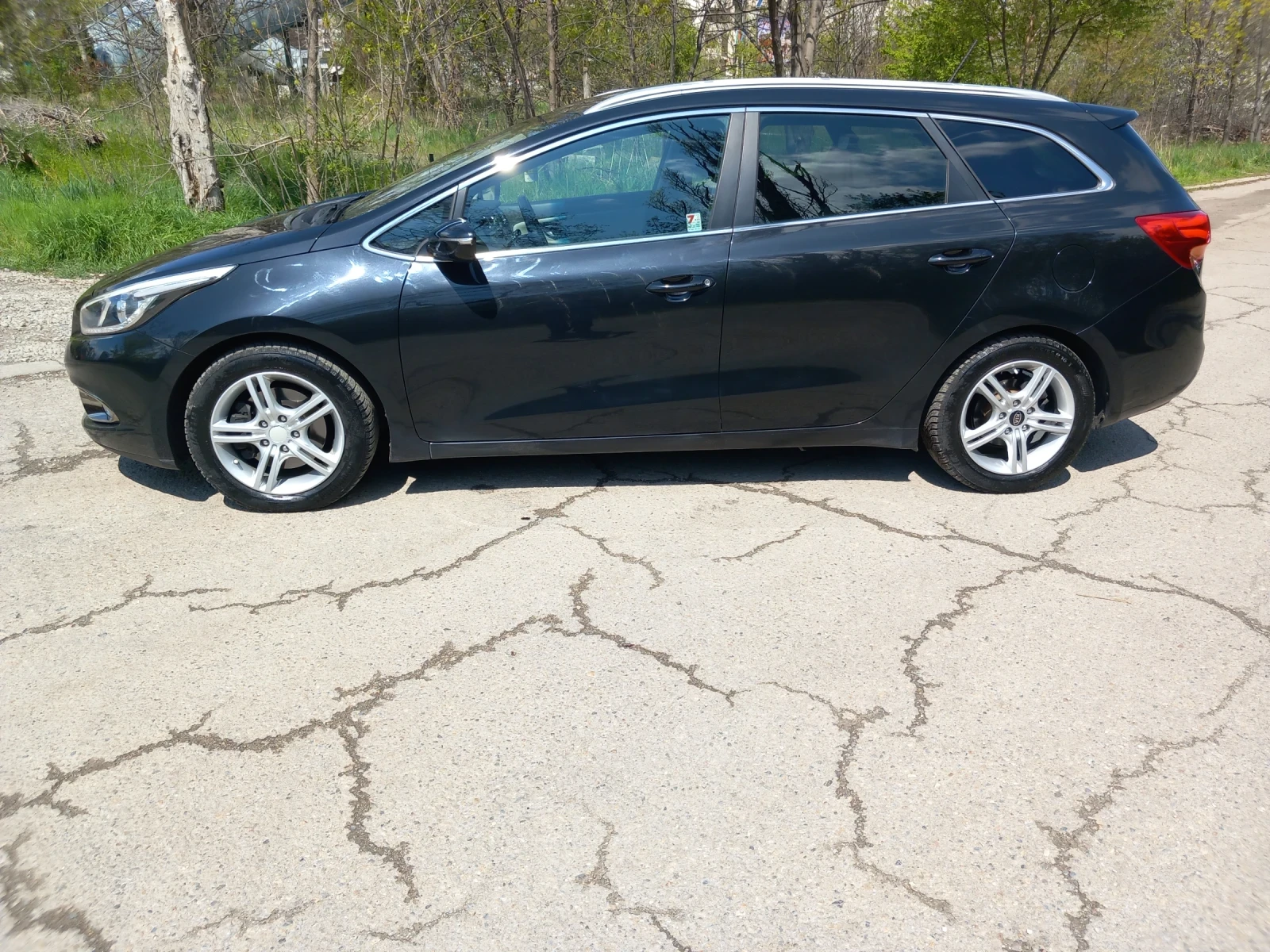 Kia Ceed 1.6 CRDI , снимка 8 - Автомобили и джипове - 54236561