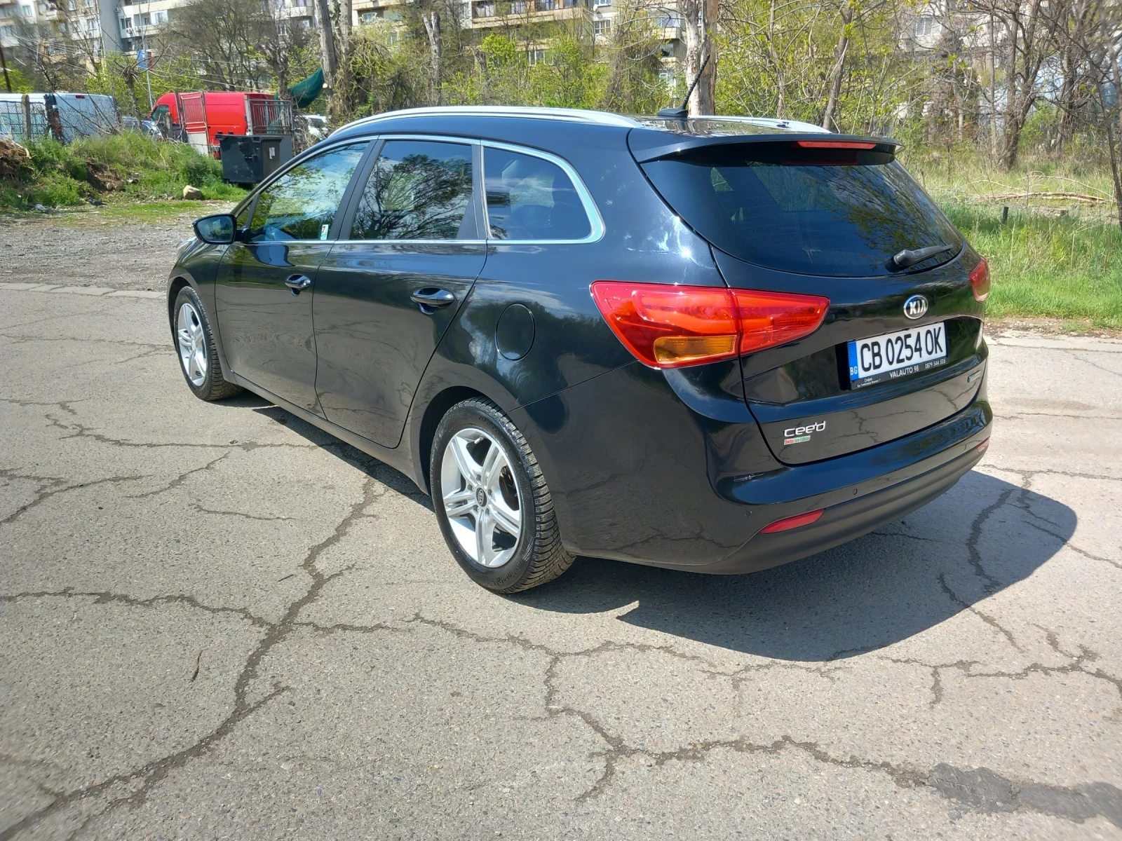 Kia Ceed 1.6 CRDI , снимка 7 - Автомобили и джипове - 54236561
