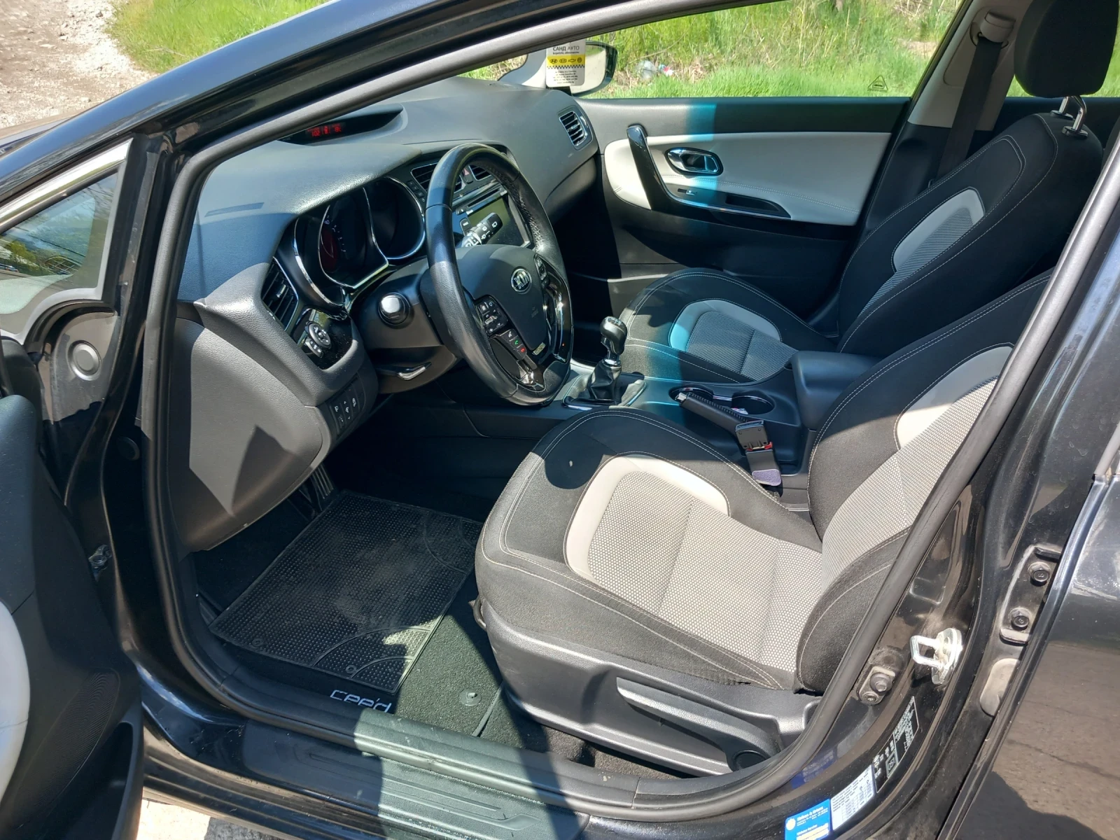 Kia Ceed 1.6 CRDI , снимка 9 - Автомобили и джипове - 54236561