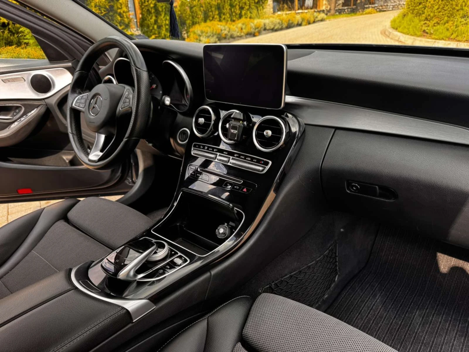 Mercedes-Benz C 250 BlueTec 4matik , снимка 11 - Автомобили и джипове - 54990573