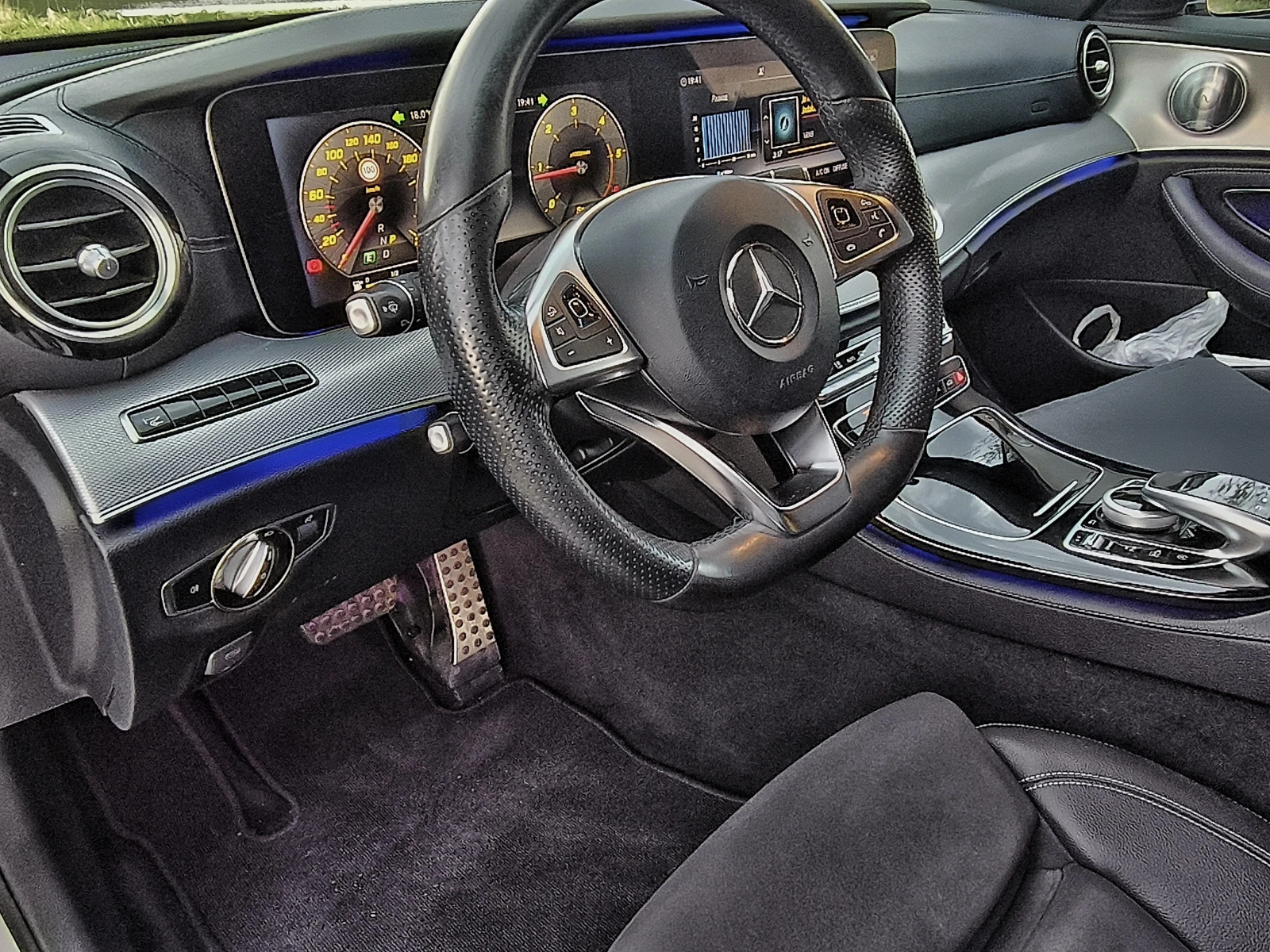 Mercedes-Benz E 220 AMG, снимка 5 - Автомобили и джипове - 55458802