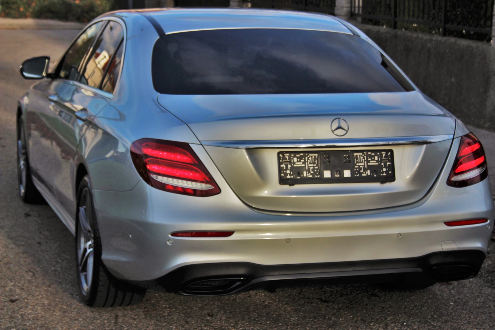 Mercedes-Benz E 220 AMG, снимка 8 - Автомобили и джипове - 55458802