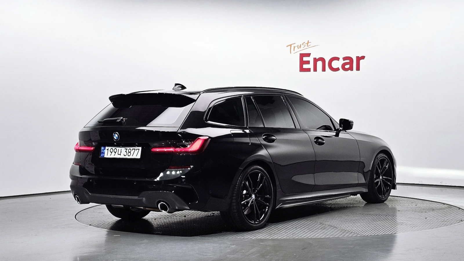 BMW 320 M Sport Line* Head-Up* Дистроник* Harman/Kardon* F, снимка 2 - Автомобили и джипове - 55693882
