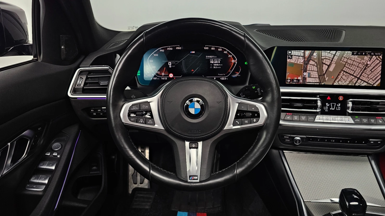 BMW 320 M Sport Line* Head-Up* Дистроник* Harman/Kardon* F, снимка 10 - Автомобили и джипове - 55693882