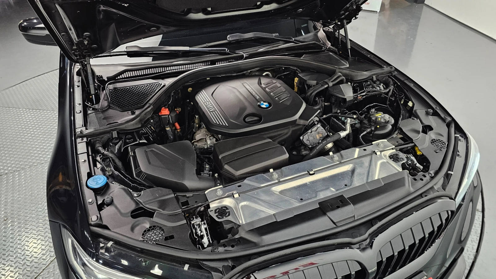 BMW 320 M Sport Line* Head-Up* Дистроник* Harman/Kardon* F, снимка 5 - Автомобили и джипове - 55693882