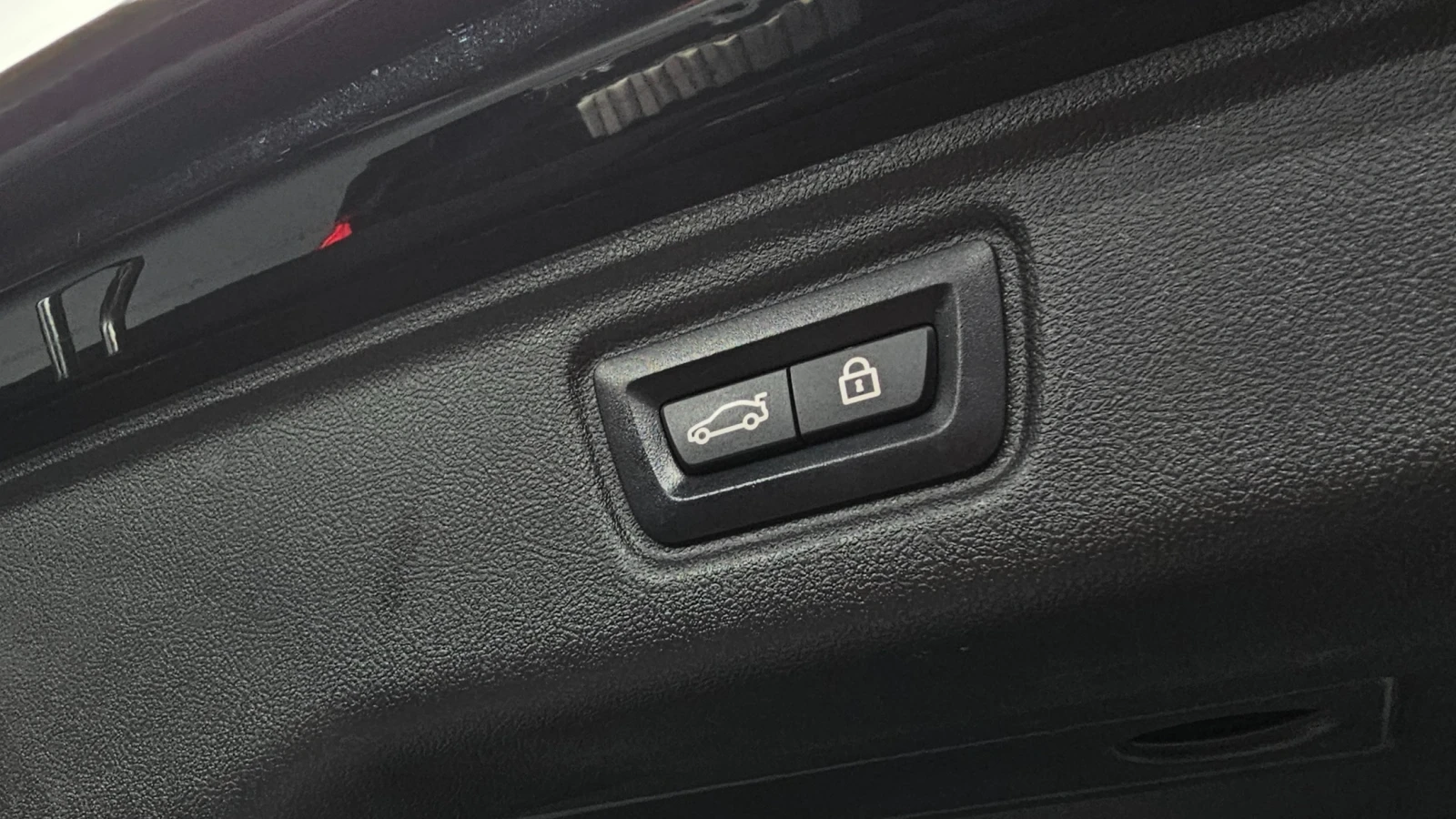 BMW 320 M Sport Line* Head-Up* Дистроник* Harman/Kardon* F, снимка 15 - Автомобили и джипове - 55693882