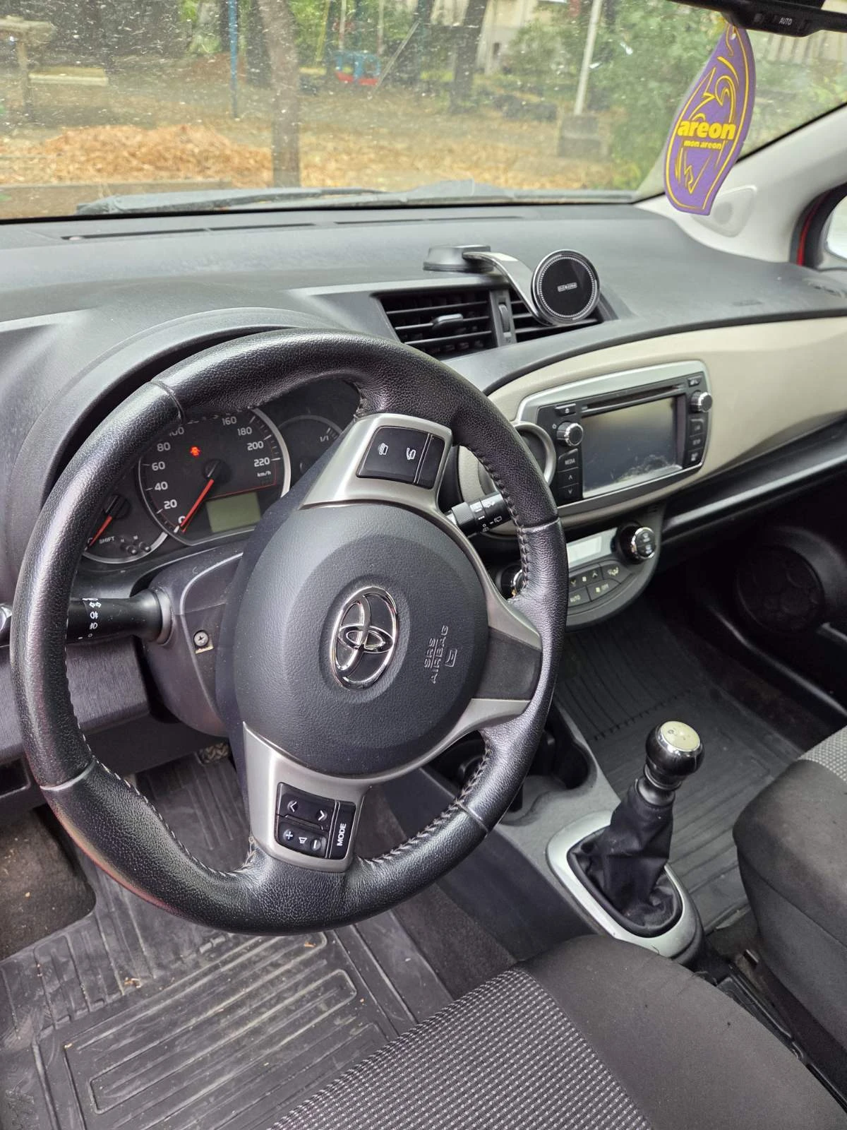 Toyota Yaris, снимка 8 - Автомобили и джипове - 56207450
